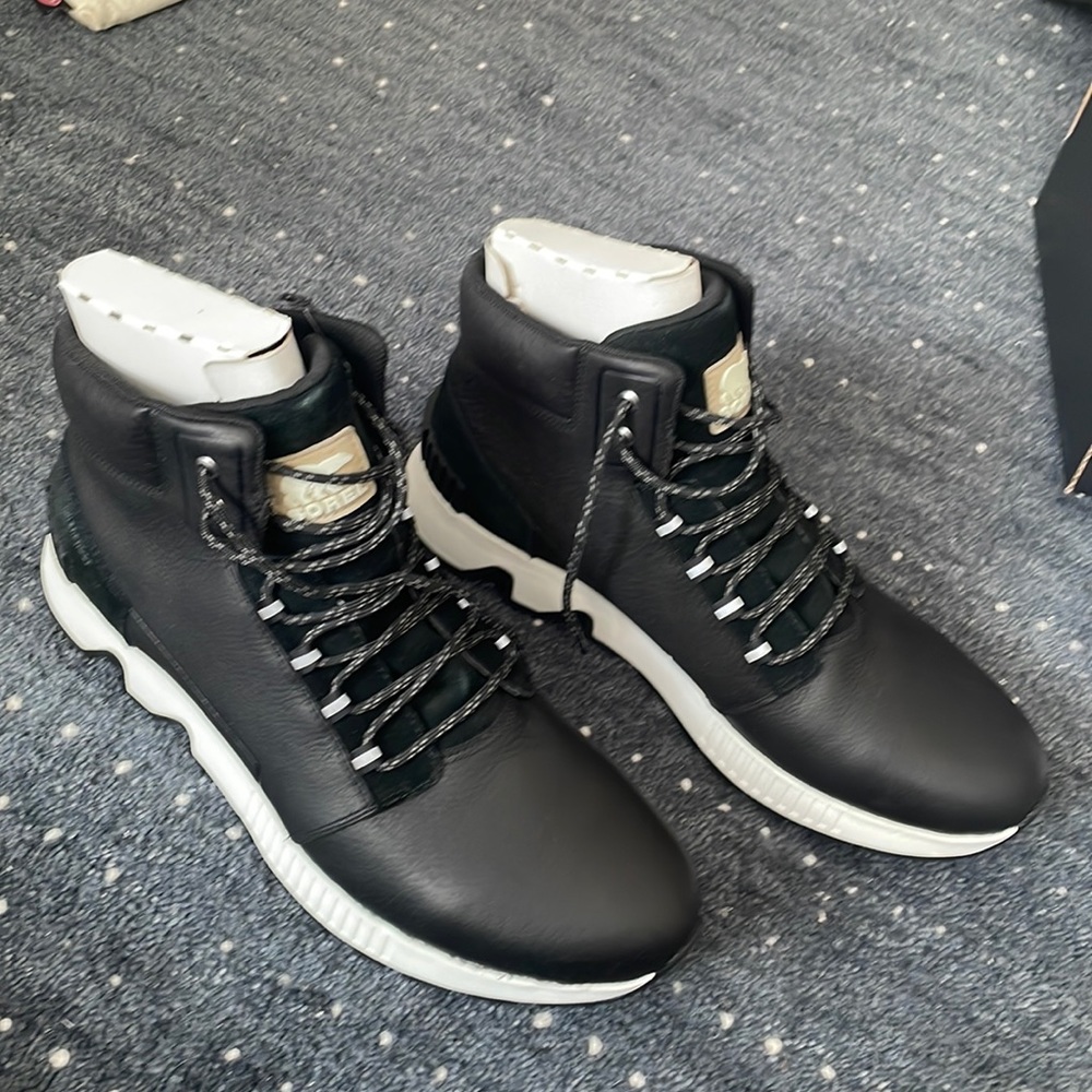 Sorel Men’s waterproof boots— NWT!